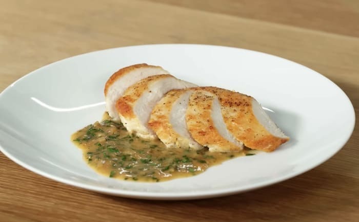 Chicken breasts with deglazed sauce