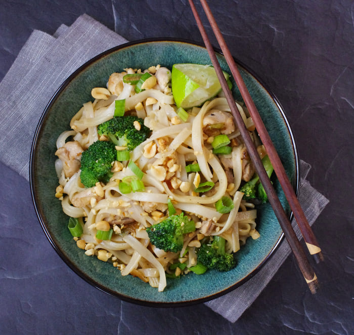 Egg-Fried Rice Noodles with Chicken