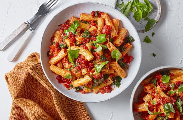 Tomato penne with spinach